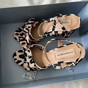 Antonio Melani Women's Leopard Print Sandals